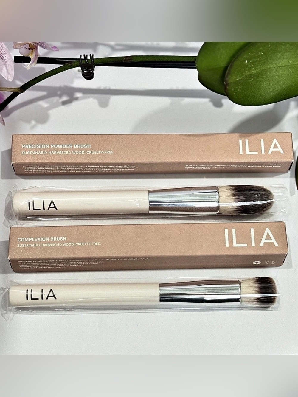 ILIA Precision Powder + Complexion Brush Set NEW 2 Brushes $72 Retail